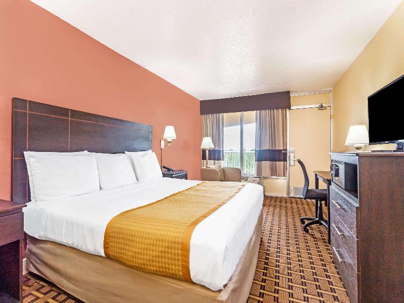 Days Inn by Wyndham Fort Lauderdale/Oakland Prk image