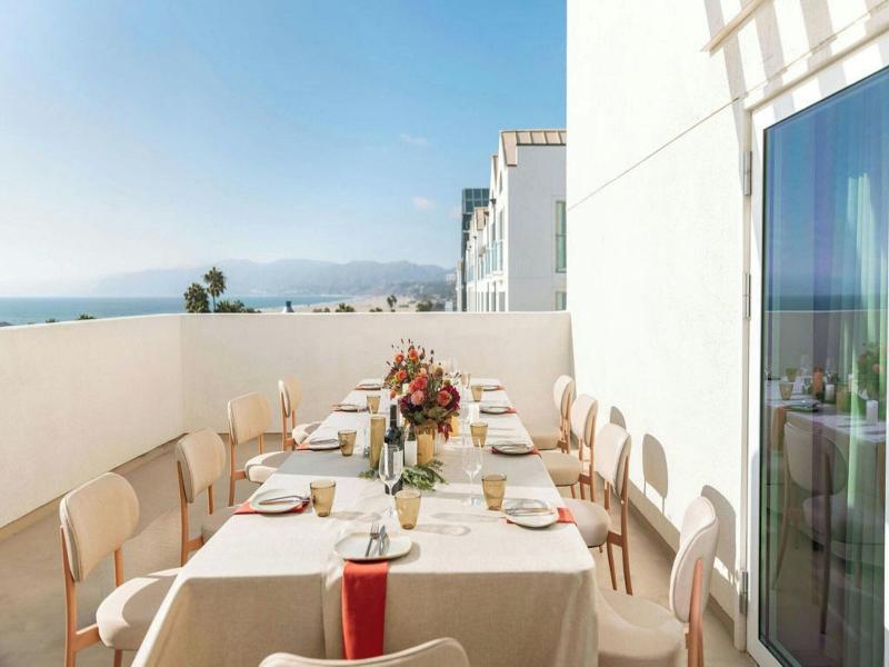 Sandbourne Santa Monica, Autograph Collection image