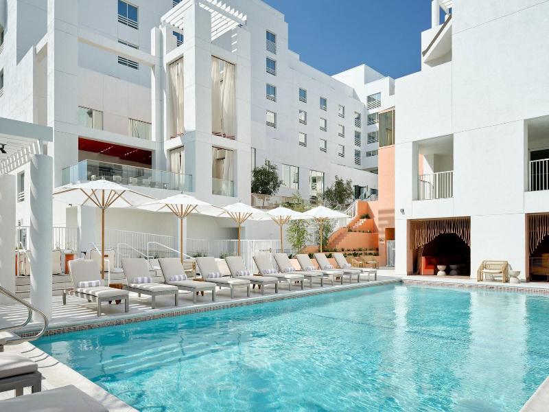 Sandbourne Santa Monica, Autograph Collection image