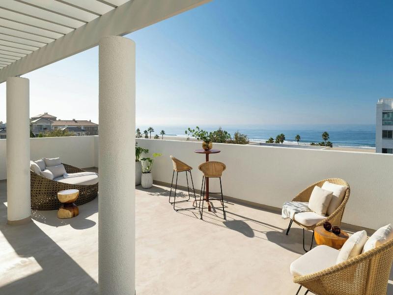 Sandbourne Santa Monica, Autograph Collection image