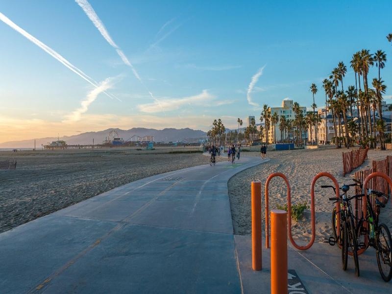 Sandbourne Santa Monica, Autograph Collection image