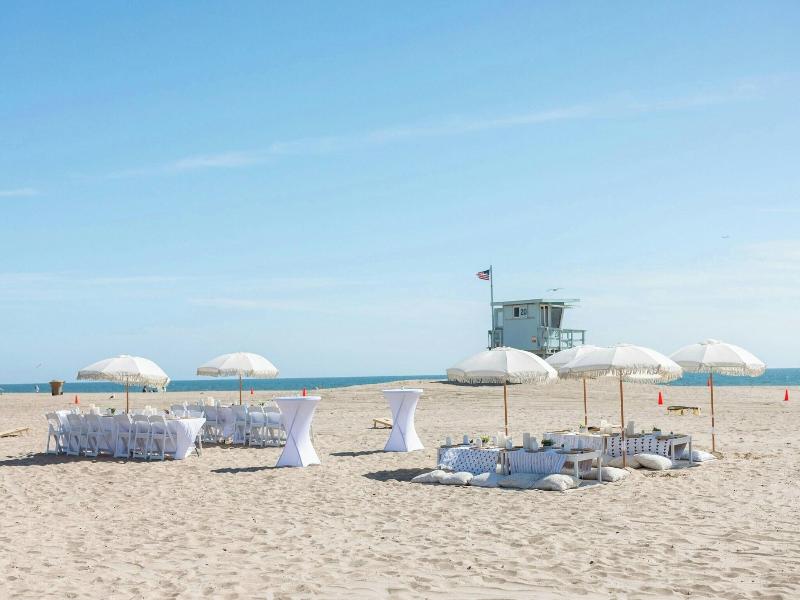 Sandbourne Santa Monica, Autograph Collection image
