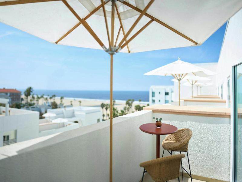 Sandbourne Santa Monica, Autograph Collection image