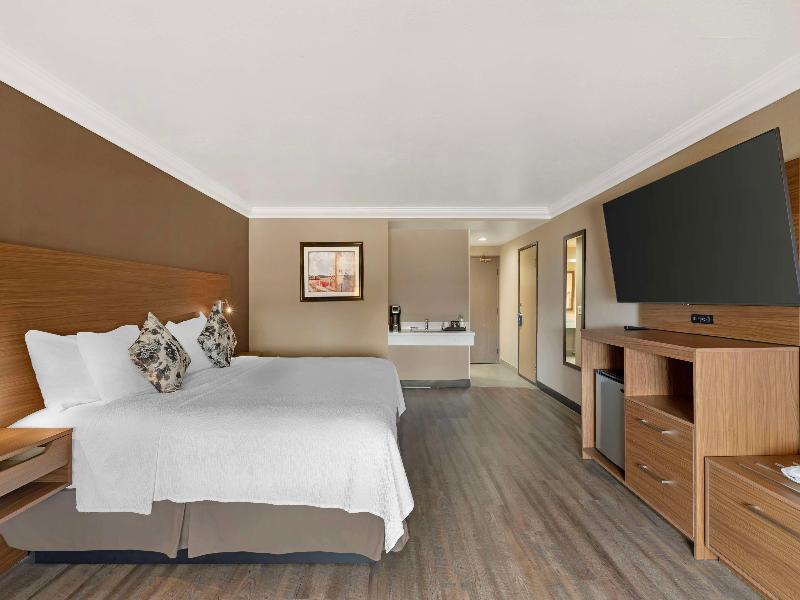 Best Western Plus Newport Mesa Inn image