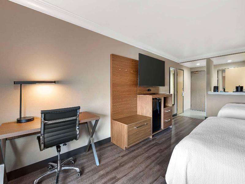 Best Western Plus Newport Mesa Inn image