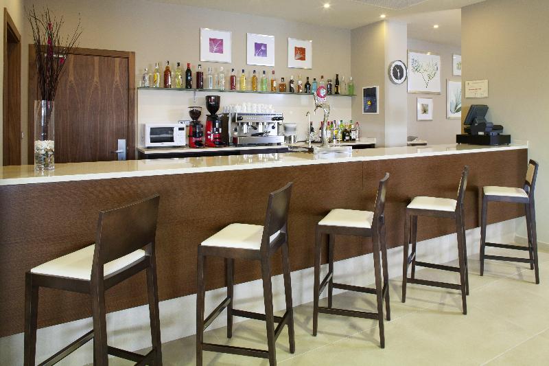 Holiday Inn Express Campo De Gibraltar - Barrios image