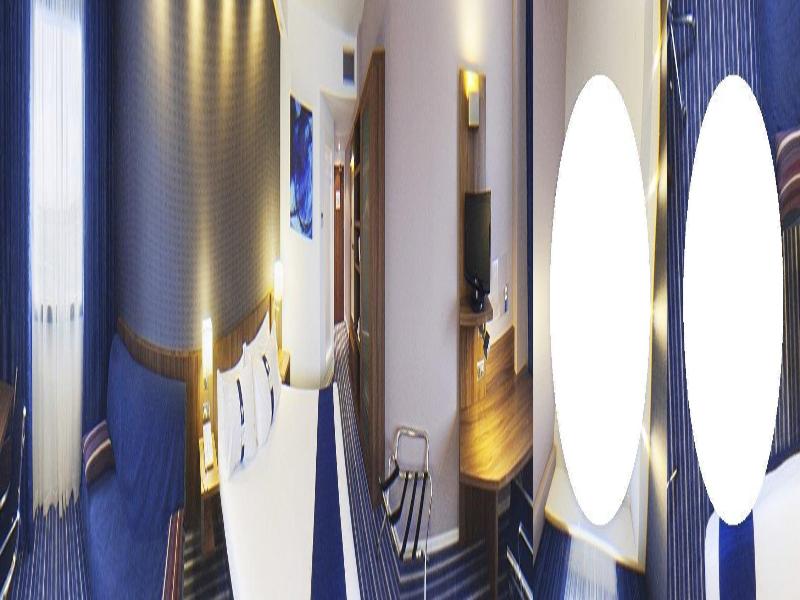 Holiday Inn Express Campo De Gibraltar - Barrios image
