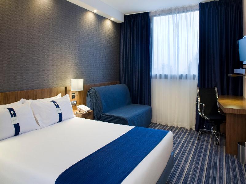 Holiday Inn Express Campo De Gibraltar - Barrios image