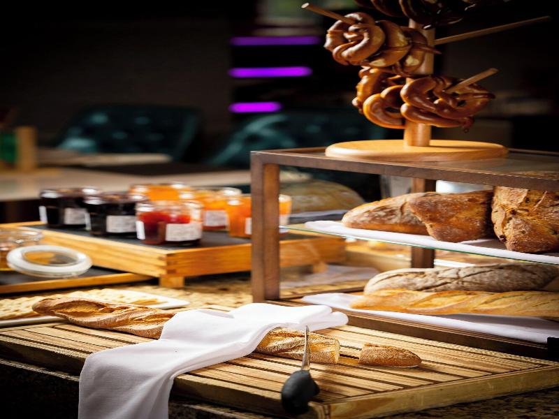 Renaissance Shanghai Putuo Hotel image