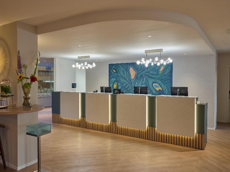 DoubleTree by Hilton Rotterdam Centre image