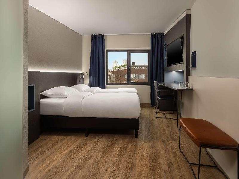 DoubleTree by Hilton Rotterdam Centre image