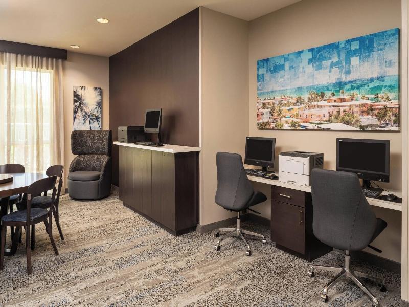 Courtyard Fort Lauderdale Airport & Cruise Port image