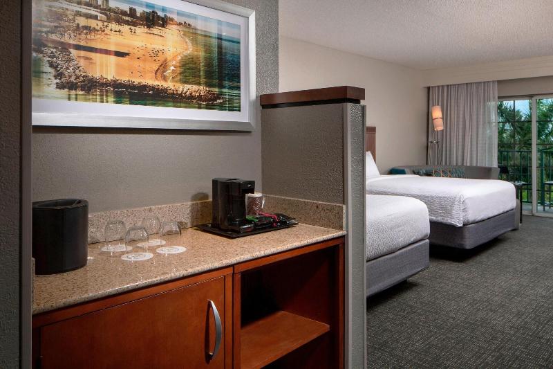 Courtyard Fort Lauderdale Airport & Cruise Port image