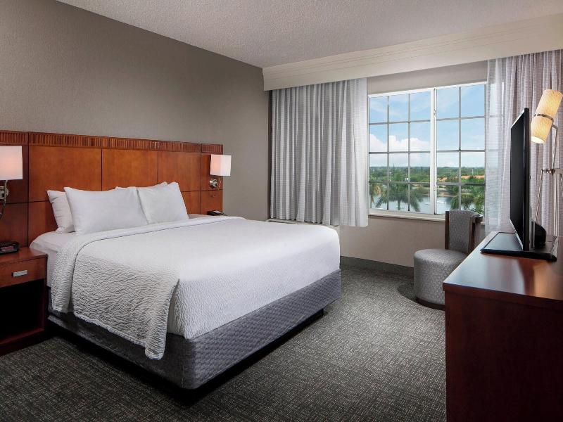 Courtyard Fort Lauderdale Airport & Cruise Port image