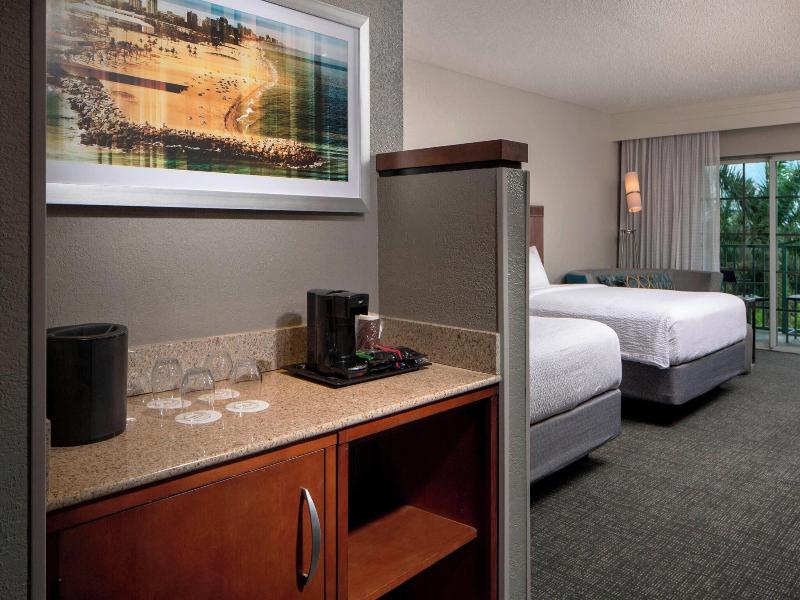 Courtyard Fort Lauderdale Airport & Cruise Port image