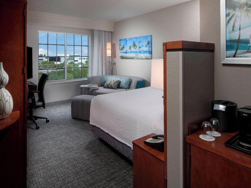 Courtyard Fort Lauderdale Airport & Cruise Port image