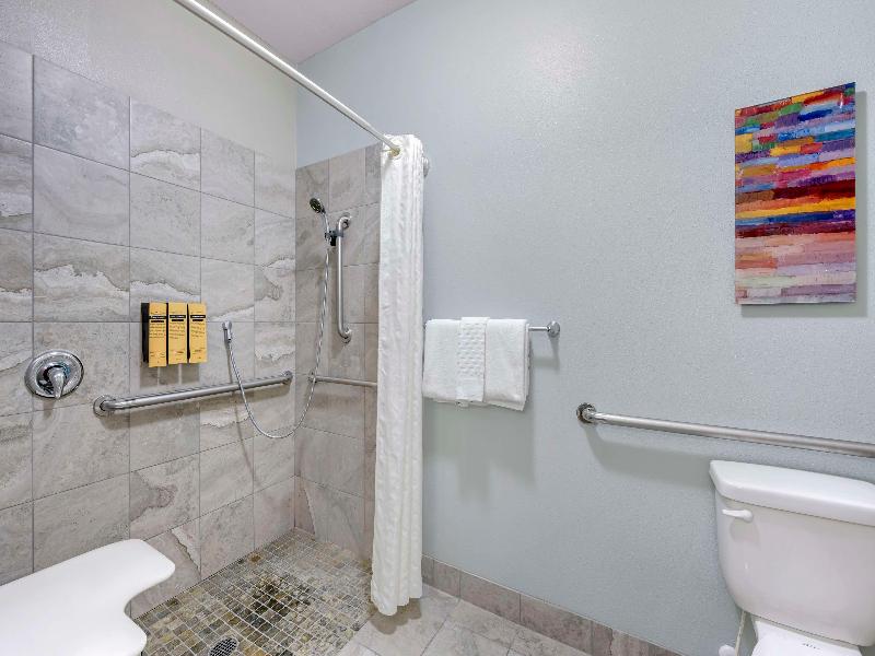 Best Western Plus Peppertree Inn at Omak image