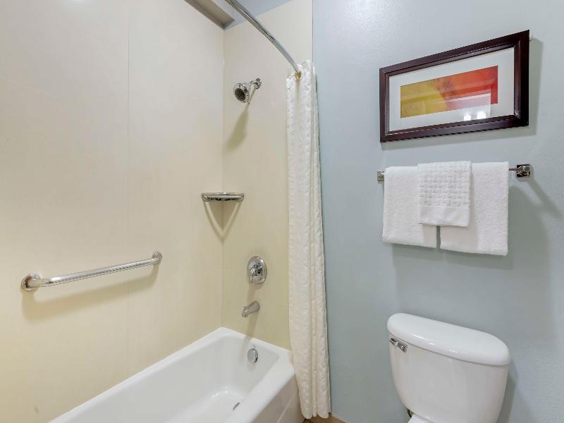 Best Western Plus Peppertree Inn at Omak image