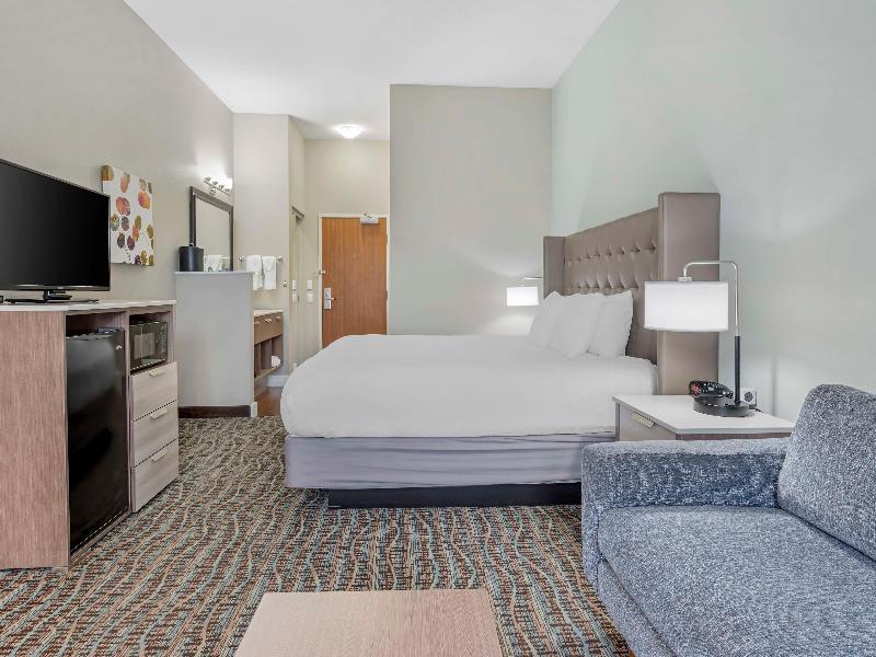 Best Western Plus Peppertree Inn at Omak image