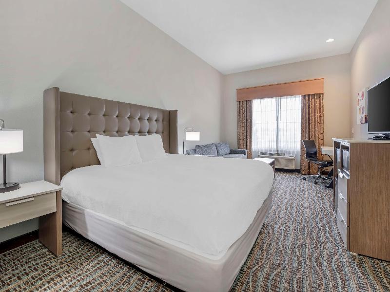 Best Western Plus Peppertree Inn at Omak image