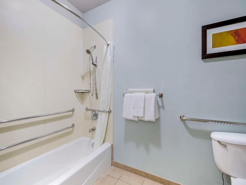 Best Western Plus Peppertree Inn at Omak image