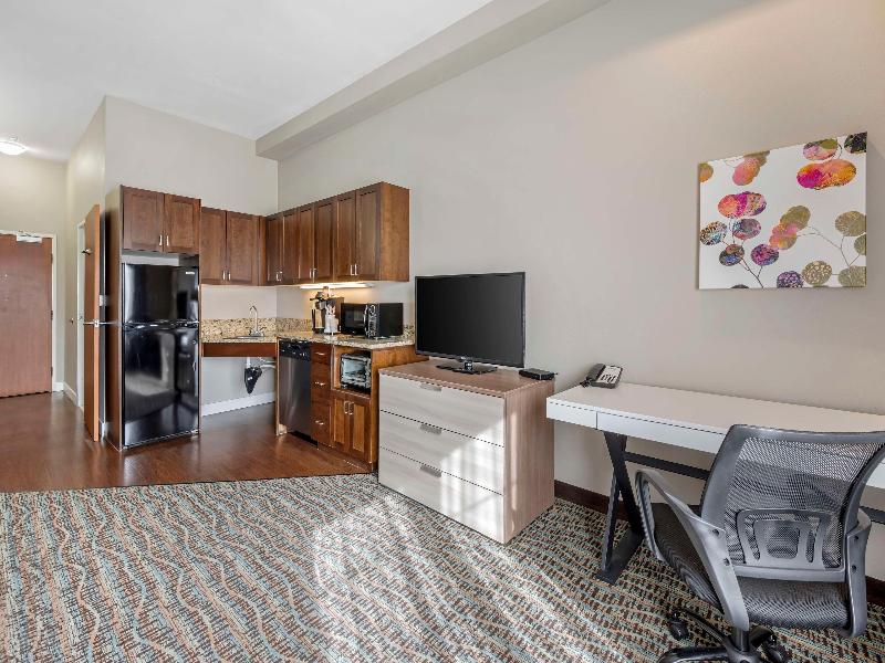 Best Western Plus Peppertree Inn at Omak image