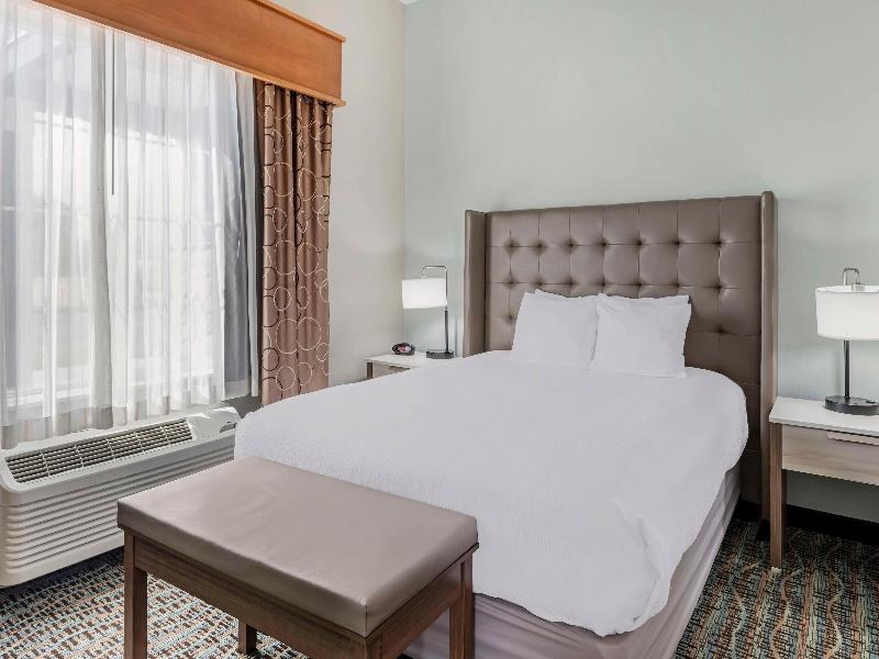 Best Western Plus Peppertree Inn at Omak image