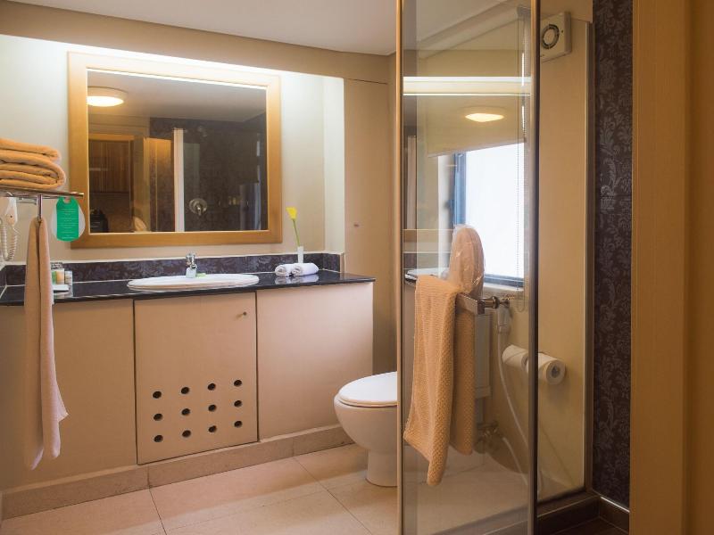 Protea Hotel Dar Es Salaam Oyster Bay image