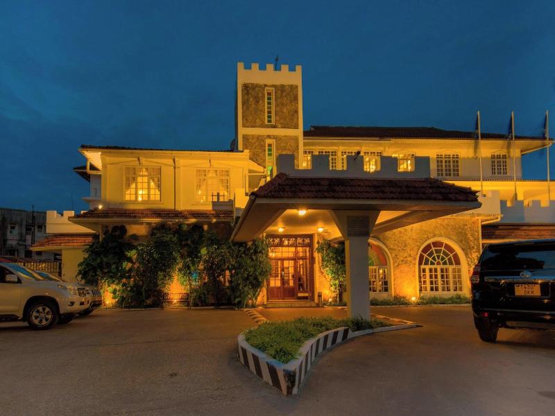 Protea Hotel Dar es Salaam Courtyard image