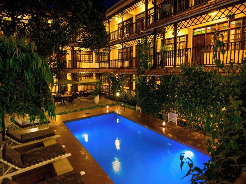 Protea Hotel Dar es Salaam Courtyard image