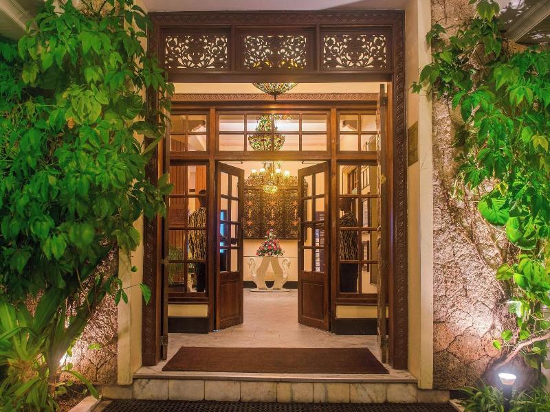 Protea Hotel Dar es Salaam Courtyard image