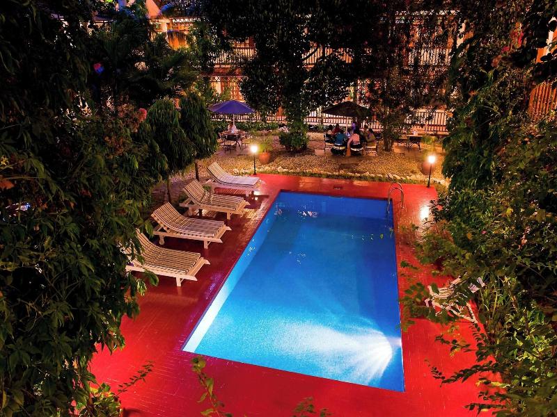 Protea Hotel Dar es Salaam Courtyard image