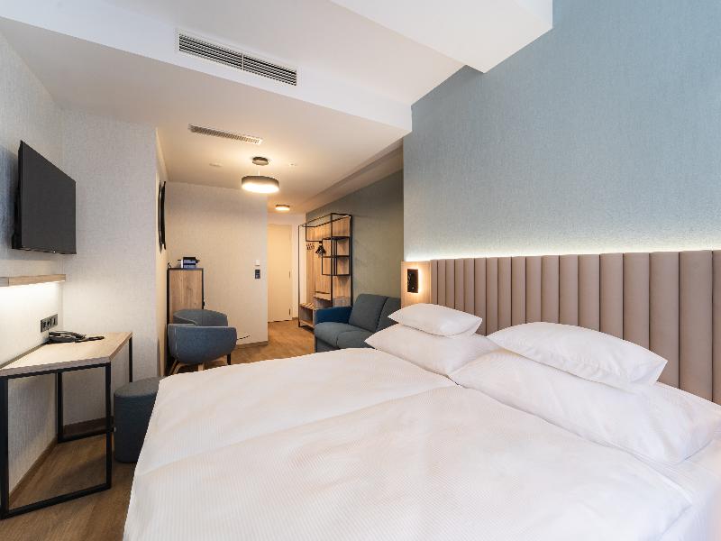 EA Hotel Julis image