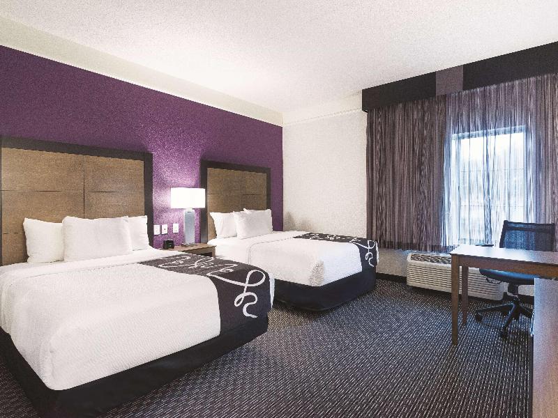La Quinta Inn & Suites Oklahome City Nw Expressway image