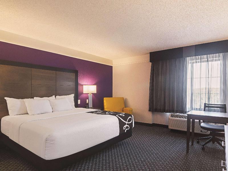 La Quinta Inn & Suites Oklahome City Nw Expressway image