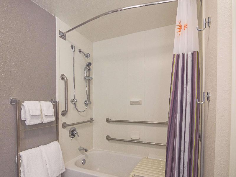 La Quinta Inn & Suites Oklahome City Nw Expressway image