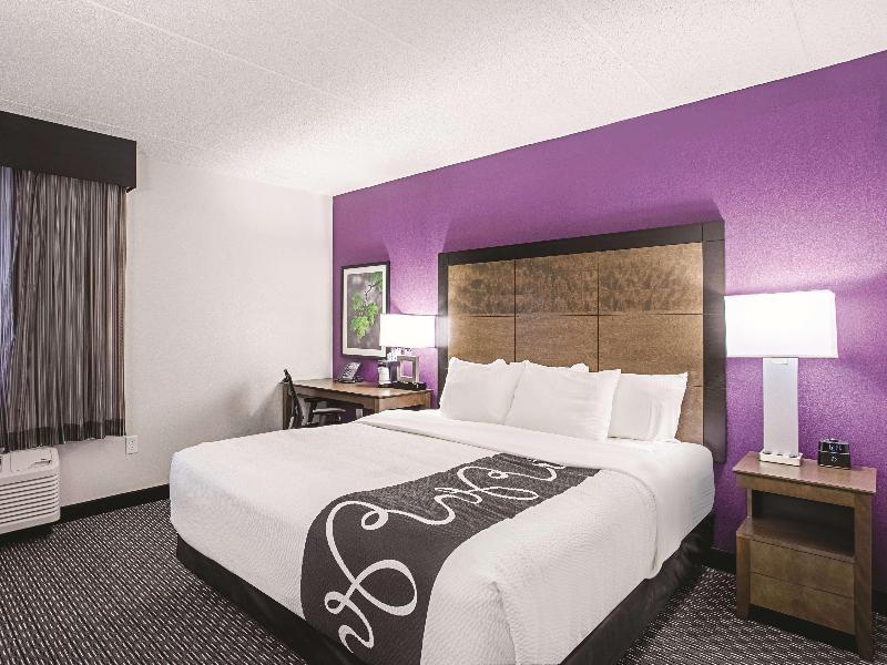 La Quinta Inn & Suites Baltimore North image