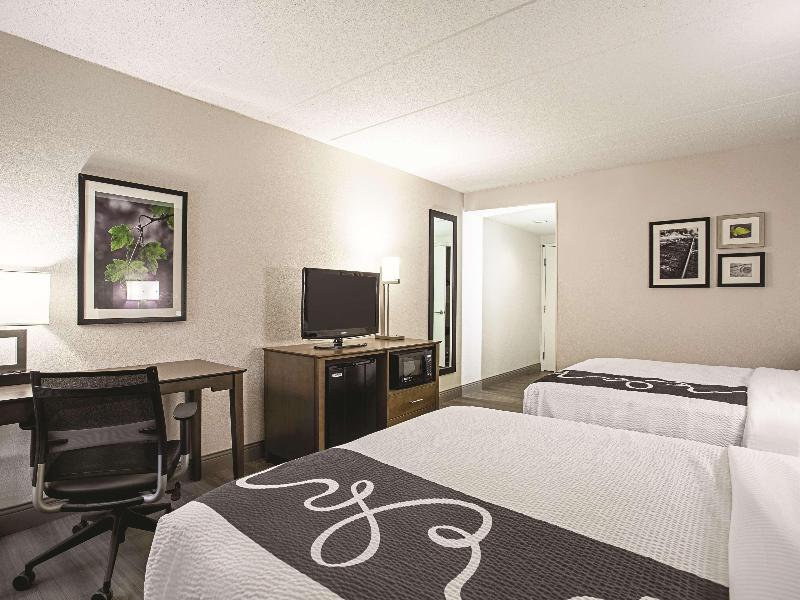 La Quinta Inn & Suites Baltimore North image