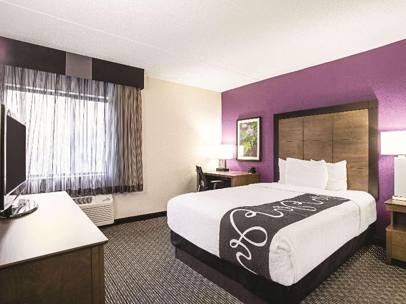 La Quinta Inn & Suites Baltimore North image