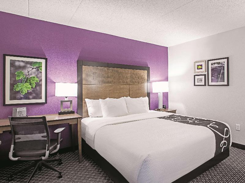 La Quinta Inn & Suites Baltimore North image