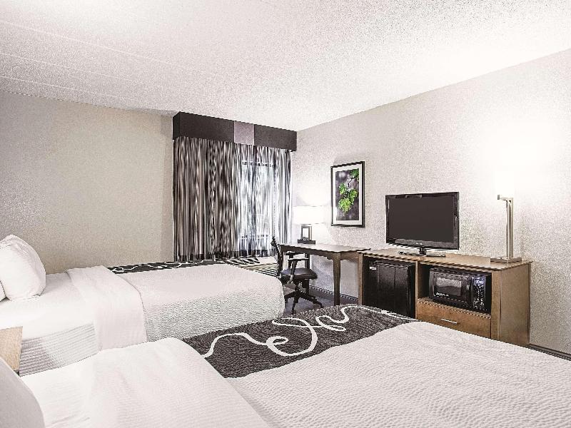 La Quinta Inn & Suites Baltimore North image