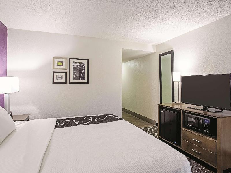 La Quinta Inn & Suites Baltimore North image