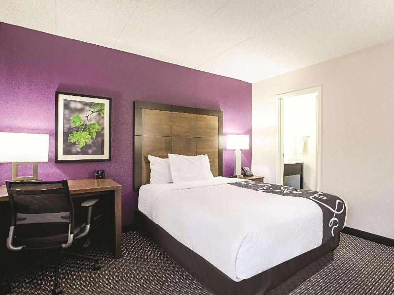 La Quinta Inn & Suites Baltimore North image