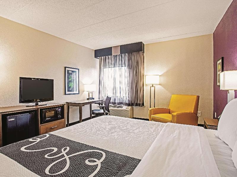 La Quinta Inn & Suites Baltimore North image
