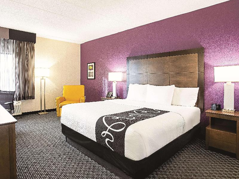 La Quinta Inn & Suites Baltimore North image