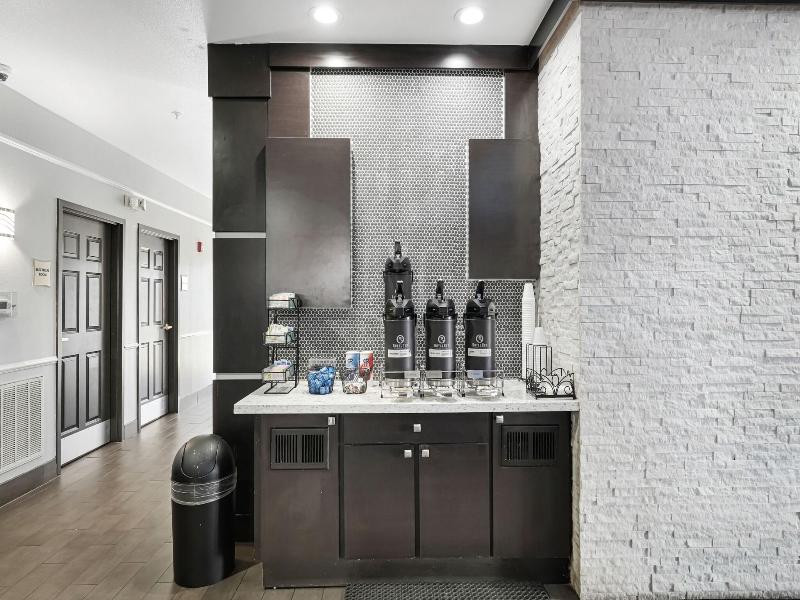 Sonesta Essential HOU Airport Road