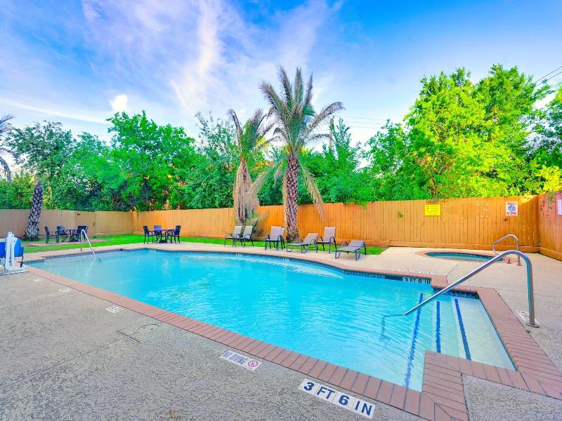 Sonesta Essential HOU Airport Road