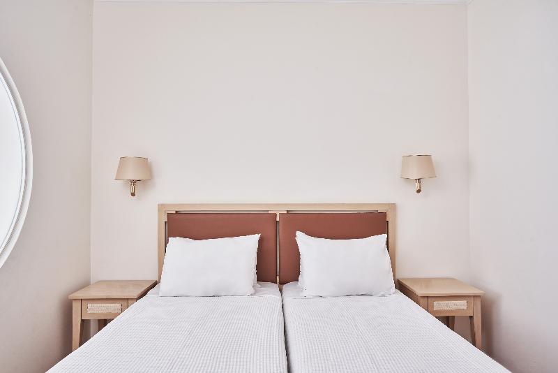 Bed room