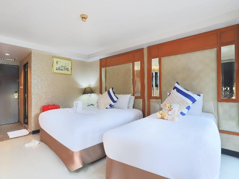 Diamond City Hotel image