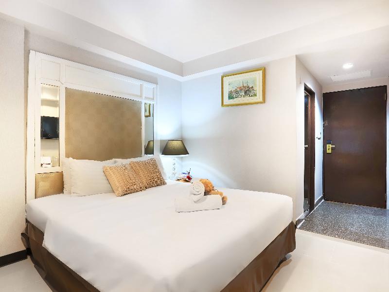 Diamond City Hotel image